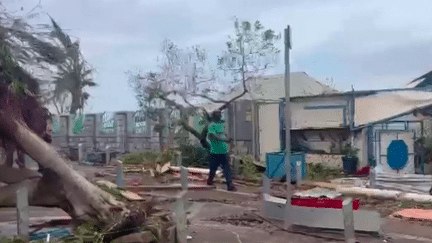 Cyclone Chido à Mayotte : le désarroi des habitants après la tempête (France 2)