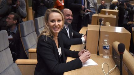 La députée du Vaucluse Marion Maréchal-Le Pen pose lors d'une séance du conseil régional de Provence-Alpes-Côte d'Azur, à Marseille, le 18 décembre 2015. (ANNE-CHRISTINE POUJOULAT / AFP)