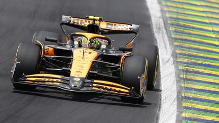 Le Britannique Lando Norris au volant de sa McLaren, lors de la couse sprint à Interlagos (Brésil), le 2 novembre 2024. (MIGUEL SCHINCARIOL / AFP)