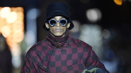 Défilé Louis Vuitton printemps-été 2024 à la Paris Fashion Week, le 20 juin 2023. (JULIEN DE ROSA / AFP)