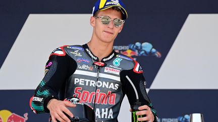 Fabio Quartararo sur le podium à Jérez. (JAVIER SORIANO / AFP)