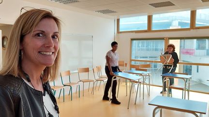 Céline Carpentier, directrice de l'école élémentaire du Bois-de-l'Etang, à la Verrière, dans les Yvelines. (BENJAMIN ILLY / RADIOFRANCE)