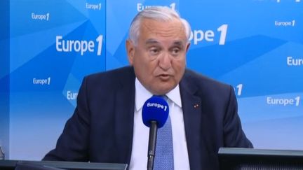 Le s&eacute;nateur UMP Jean-Pierre Raffarin, le 27 mai 2015, sur Europe 1. (EUROPE 1)