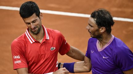 Novak Djokovic et Rafael Nadal lors de la finale du Masters 1000 de Rome, le 16 mai 2021. (FILIPPO MONTEFORTE / AFP)