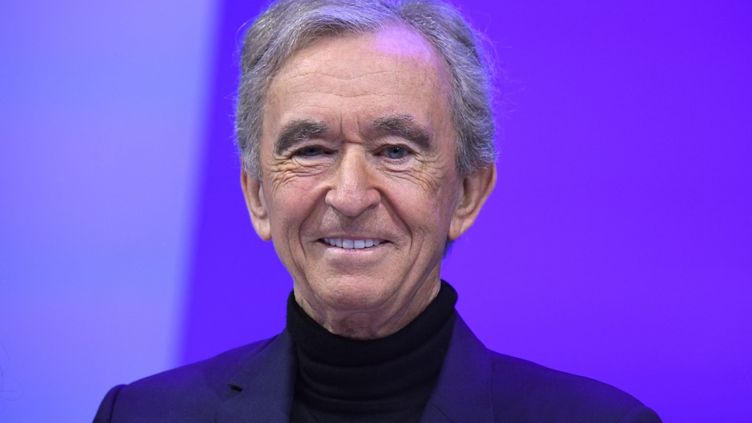 Le milliardaire Bernard Arnault, à Paris, le 16 mai 2022. (ERIC PIERMONT / AFP)