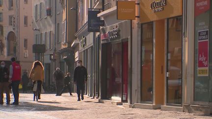 L'Eure-et-Loir a été placé en zone d'alerte maximale en raison de la forte propagation du Covid-19. Dans ce département sous surveillance, le taux d'incidence se situe autour de 250 cas pour 100 000 habitants.&nbsp; (France 3)