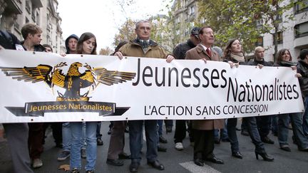 #LES EXTREMESSouvent interdits de manifester, le groupuscule d'extr&ecirc;me droite &laquo; Jeunesses Nationalistes &raquo; s'est invit&eacute; dans le d&eacute;fil&eacute; "contre l'homofolie" organis&eacute; par le mouvement Civitas le 18 novembre 2012. (KENZO TRIBOUILLARD / AFP)