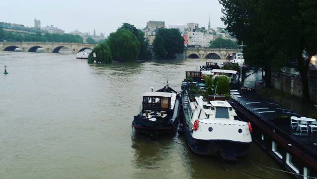 &nbsp; (Depuis le pont des Arts les péniches n'ont plus de quai © Radio France / Anne-Laure Barral)