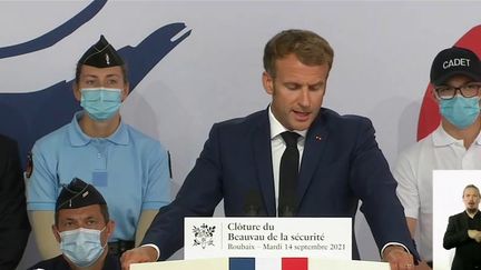 Depuis la rentrée, le président Emmanuel Macron peine à masquer son début de campagne présidentielle en vue d'une possible réélection à l'Élysée. Les agissements de son parti politique et ses déplacements semblent le confirmer. (France 2)