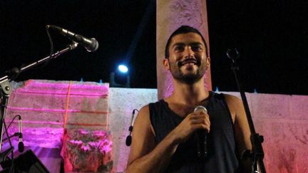 &nbsp; (Hamed Sinno, le chanteur de Mashrou' Leila, lors d'un concert en 2012 à Amman, en Jordanie © Diaa Hadid/AP/SIPA)