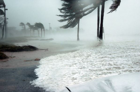 Photo prise en 2005 lors de l’ouragan Dennis, à Key West (Floride). (JIM BROOKS / US NAVY)