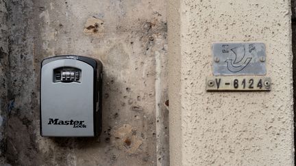 La justice européenne a validé mardi la loi française destinée à réguler la location d'appartements pour de courtes durées, le 22 septembre 2020. (GILLES TARGAT / AFP)