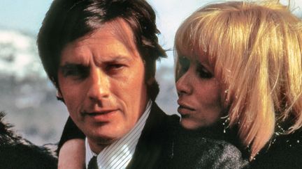 Alain Delon et Mireille Darc dans "Les Seins de glace" en 1974.
 (LIRA FILMS / PHOTO12.COM - COLLECTION CINEMA / PHOTO12)