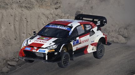 La Toyota de Sébastien Ogier lors du rallye du Mexique, le 19 mars 2023. (ALFREDO ESTRELLA / AFP)