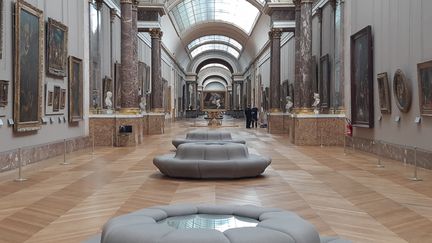 La grande galerie du Louvre, le 24 juin 2020. (ANNE CHÉPEAU / RADIOFRANCE)