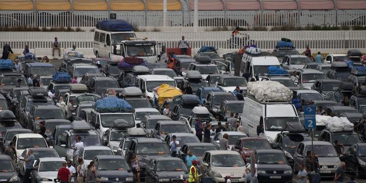 Eté 216, des milliers de passagers, des Marocains vivant en Europe notamment, font la queue pour franchir le détroit de Gibraltar en ferry vers le Maroc.  ( JORGE GUERRERO / AFP)