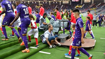 L'entrée des joueurs au Stadium de Toulouse (PASCAL PAVANI / AFP)