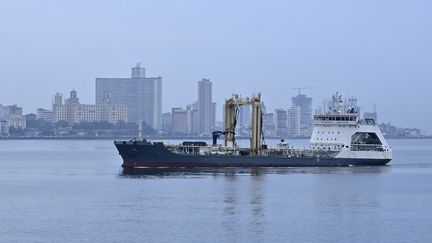 Le pétrolier "Russie Pashin" arrive à Cuba, le 12 juin 2024. (ADALBERTO ROQUE / AFP)