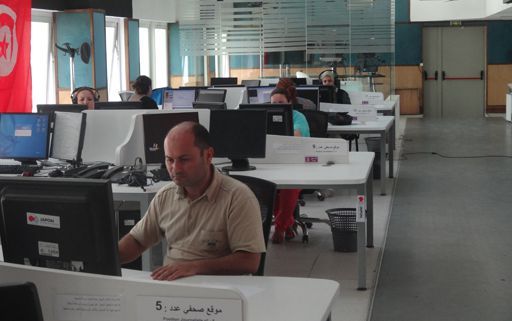 Dans la newsroom de la chaîne nationale 1 le 24 juin 2015... (FTV - Laurent Ribadeau Dumas)