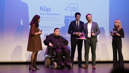 France Vialle reçoit&nbsp;le prix d'entrepreneur de l'année lors de la soirée d'H'Up, le 30 octobre 2018. (BAYARD Unlimited)