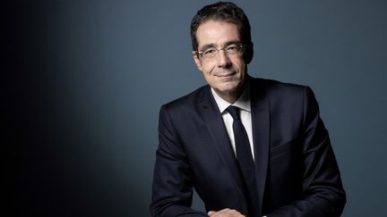 Le présentateur suisse Darius Rochebin lors d'une séance photo à Paris, le 14 septembre 2020. (JOEL SAGET / AFP)