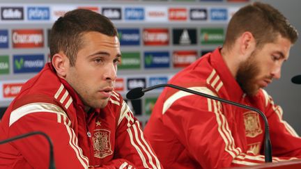 L'Espagnol Jordi Alba en conf&eacute;rence de presse, &agrave; Curitiba (Br&eacute;sil), le 14 juin 2014.&nbsp; (ORLANDO KISSNER / AFP)