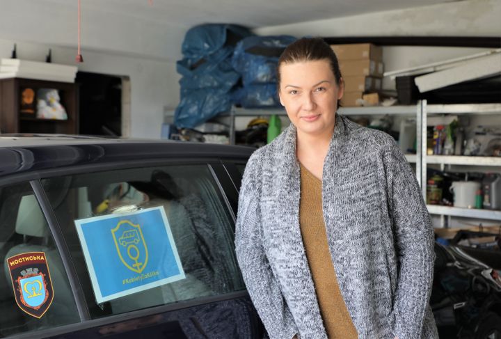 Ella Jarmulska, co-founder of the group "Women take the wheel", at his home near Warsaw (Poland), on April 16, 2022.   (VALENTINE PASQUESOONE / FRANCEINFO)