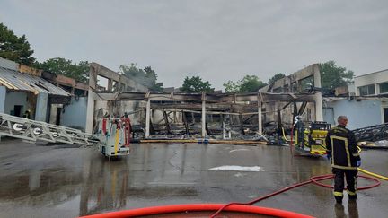 Dans les Yvelines, l'école primaire de La Verrière a été incendiée lors des violences urbaines du mercredi 28 juin. (JULIE M?NARD / MAXPPP)