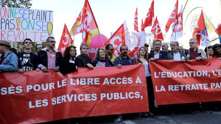 Manifestations : syndicats et politiques appellent au calme