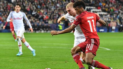 Kingsley Coman face à&nbsp;Rasmus Kristensen lors du 8e de finale aller de Ligue des champions, le 16 février 2022. (KERSTIN JOENSSON / AFP)