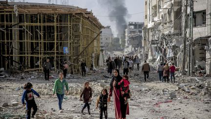 Palestinians take advantage of the truce to observe the damage in Gaza City.  (AFP)