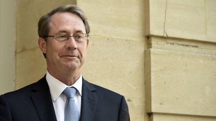 Jean-Denis Combrexelle devant l'Hôtel de Matignon le 9 septembre 2015 alors qu'il présentait un rapport sur la négociation collective au Premier ministre de l'époque, Manuel Valls. (DOMINIQUE FAGET / AFP)