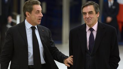 Nicolas Sarkozy (&agrave; gauche) et Fran&ccedil;ois Fillon au si&egrave;ge de l'UMP, &agrave; Paris, le 2 d&eacute;cembre 2014. (LIONEL BONAVENTURE / AFP)