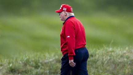 Le président américain Donald Trump sur son parcours de golf en à Sterling, en Virginie, vendredi 27 novembre 2020. (TASOS KATOPODIS / GETTY IMAGES NORTH AMERICA / AFP)