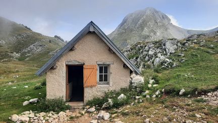 La cabane des Aiguillettes, dans le Vercors.&nbsp; (BENJAMIN BOURGINE / RADIO FRANCE)