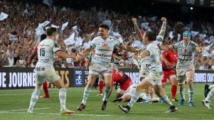 &nbsp; (Le Racing 92 de Dan Carter (au centre) l'emporte sur Toulon pour son 6e titre de champion de France. © Fama-Ciambelli/SIPA)