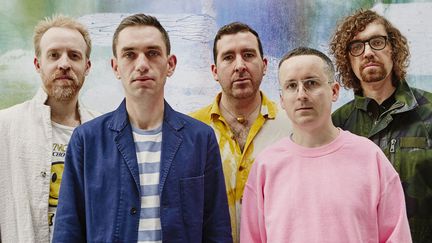 Les cinq membres de Hot Chip, qui seront cet été dans quelques festivals en France. (Ronald Dick)