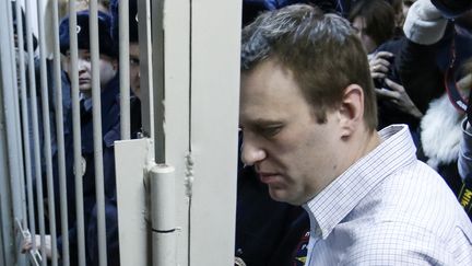 L'opposant russe Alexe&iuml; Navalny apr&egrave;s son jugement &agrave; Moscou (Russie), le 30 d&eacute;cembre 2014. (SERGEI KARPUKHIN / REUTERS)