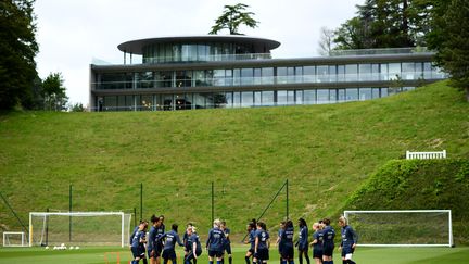 Les footballeuses de l'équipe de France à l'entraînement à Clairefontaine, le 30 mai 2019. (FRANCK FIFE / AFP)