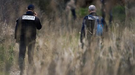 Les enquêteurs de la police judiciaire ont mené des fouilles dans le secteur de Rosnoën, à une trentaine de kilomètres au sud de Brest, le 9 février 2023.&nbsp; (FRED TANNEAU / AFP)