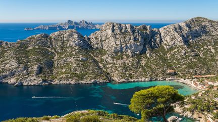 Une vue sur le parc national des Calanques, dans les Bouches-du-Rhônes, le 21 septembere 2015.&nbsp; (GARDEL BERTRAND / HEMIS.FR / AFP)