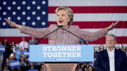 La candidate démocrate à l'élection présidentielle américaine, Hillary Clinton, lors d'un meeting à Miami (Etats-Unis), le 11 octobre 2016. (ANDREW HARNIK / AP / SIPA)