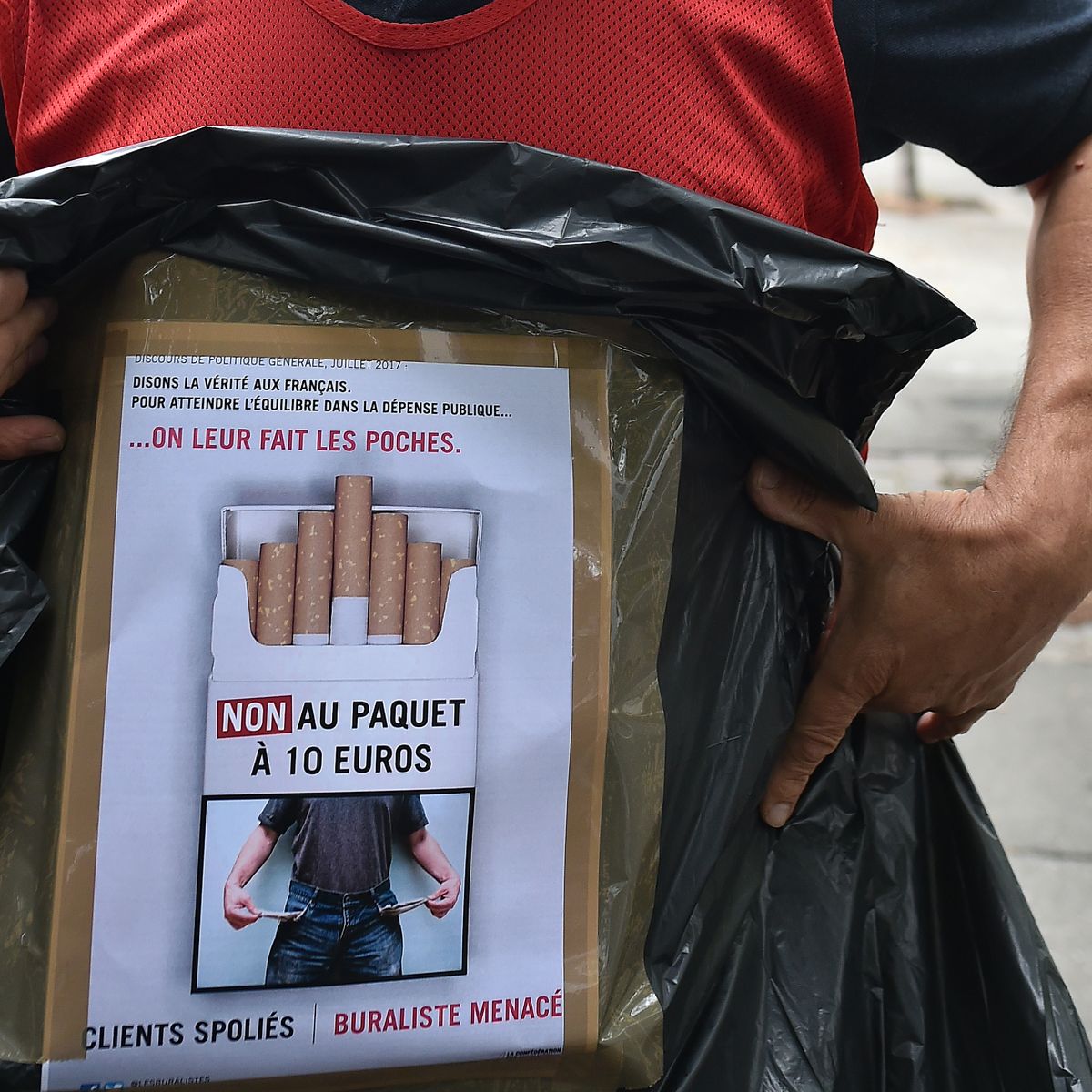 Hausse du prix du tabac à rouler : les buralistes du Nord en colère -  France Bleu