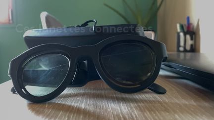 Ces lunettes créées par des chercheurs de Rennes et la start-up Abeye sont destinées à des personnes diagnostiquées dyslexiques. (FRANCEINFO)