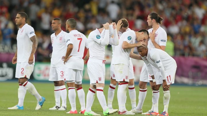 La d&eacute;tresse des joueurs anglais, &eacute;limin&eacute;s au tirs au but contre l'Italie en quarts de finale de l'Euro 2012, le 24 juin &agrave; Kiev. (RICHARD SELLERS / MAXPPP/TEAMSHOOT)