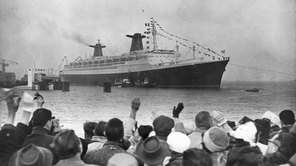 Le 11 mai 1960, le paquebot France était mis à l'eau à Saint-Nazaire devant plus de 100 000 spectateurs (Colllection Saint-Nazaire Agglomération Tourisme-Écomusée. Fonds Chantiers de l’Atlantique.)