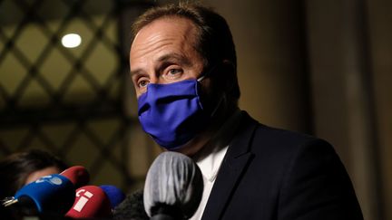 Jean-Christophe Lagarde s'exprime face à la presse à la sortie d'une réunion sur le Covid-19 à Paris, le 22 septembre 2020. (CELINE BREGAND / SIPA)