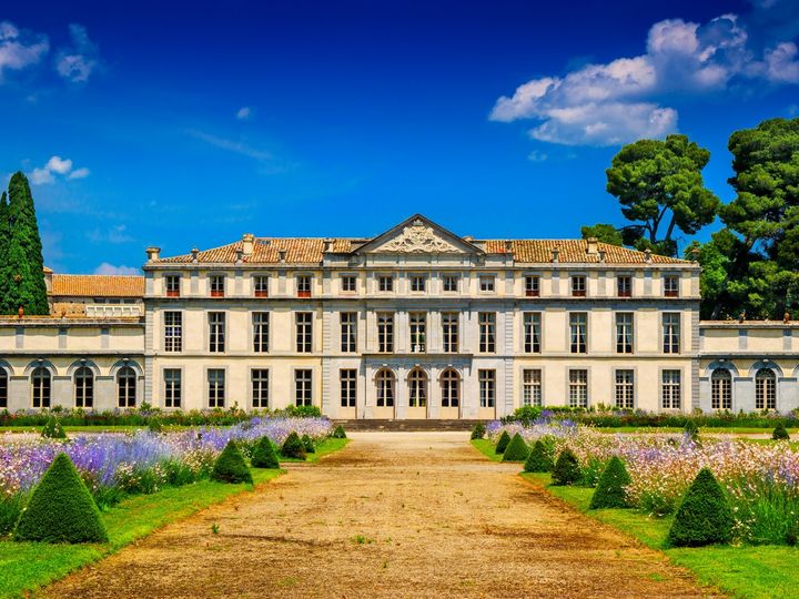 Dans le château de Pennautier, monument historique du XVIIème siècle et maison familiale, on visite librement les jardins. (AUDE TOURISME)