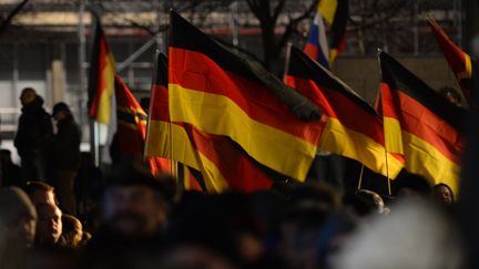 Des sympathisants du mouvement "anti-islamisation" Legida d&eacute;filent &agrave; Leipzig (Allemagne), le 21 janvier 2015. (HENDRIK SCHMIDT / DPA)