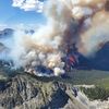 Un incendie près du lac Tatkin, dans la province de la Colombie-Britannique, le 10 juillet 2023 au Canada. (BC WILDFIRE SERVICE / ANADOLU AGENCY / AFP)